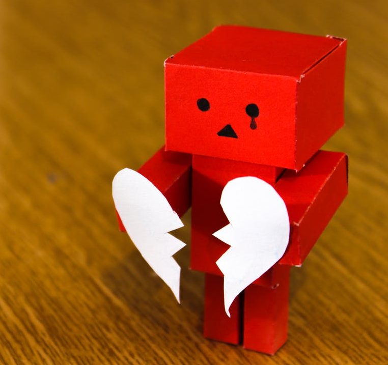 Un amor que se fue me rompio el corazón