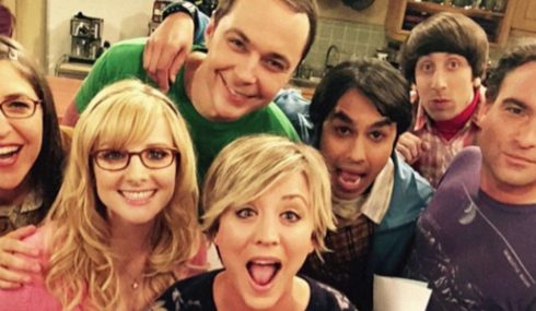 Saludos de los protagonistas de Big Bang Theory