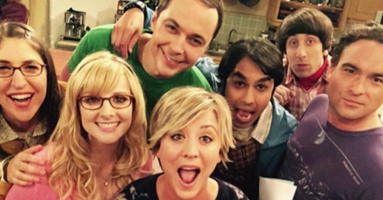 Saludos de los protagonistas de Big Bang Theory